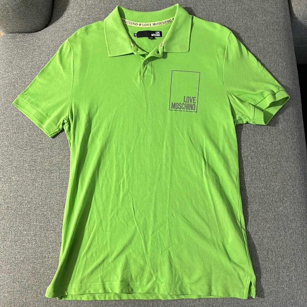 Love Moschino 3 button polo shirt. Reflective logo. 8/10 condition. Size xl